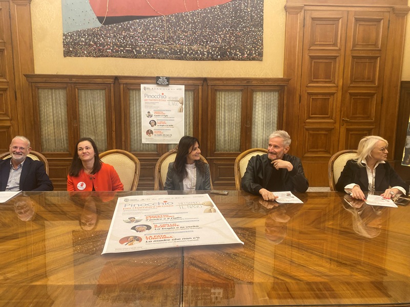 “Mettiamoci il naso”: a Bari Gassmann, Travaglio e Consoli raccontano Pinocchio per i bambini di Gaza