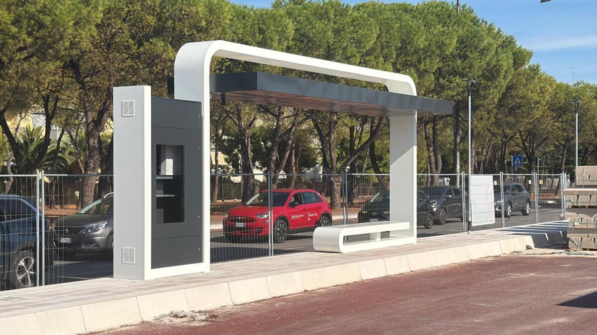 Brt a Bari, spuntano le pensiline hi-tech: display, videosorveglianza e inclusione – FOTO Brt a Bari, spuntano le pensiline hi-tech: display, videosorveglianza e inclusione – FOTO