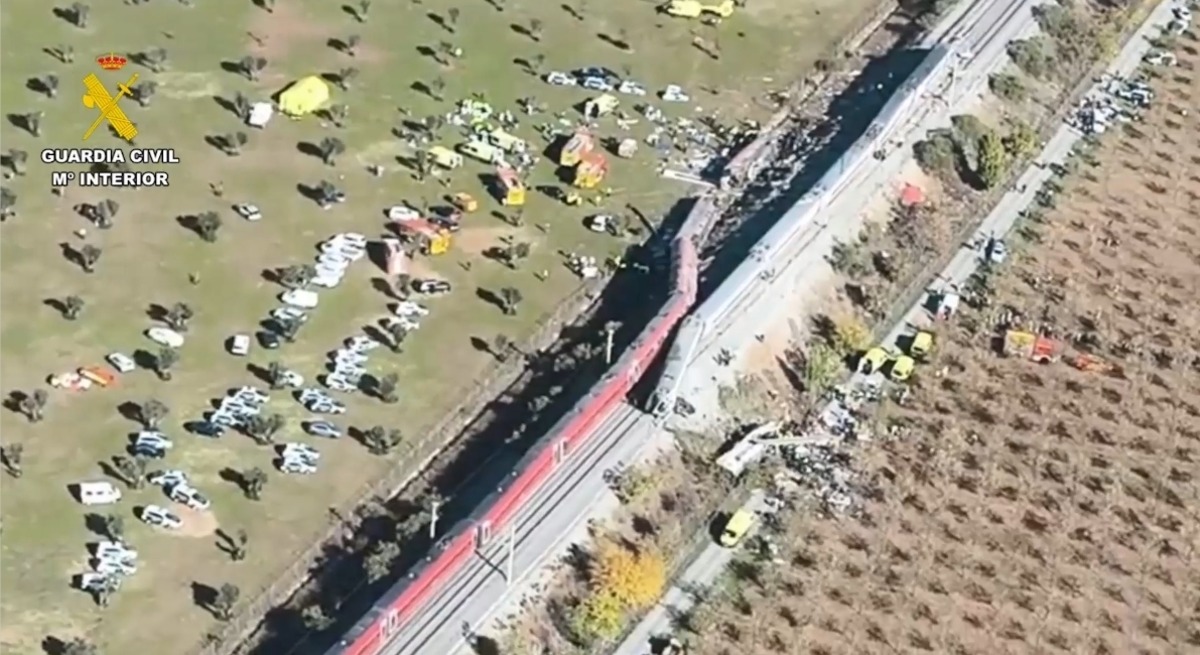 Disastro ferroviario a Toledo, le immagini dopo lo scontro dei treni: almeno 64 morti – VIDEO