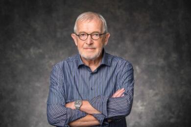 Nobel per la Fisica 2026 a Francis Halzen per la scoperta dei neutrini cosmici
