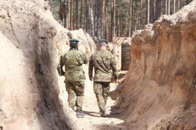 L’Estonia sposta le truppe al confine russo: la replica del Cremlino e i nuovi attacchi in Ucraina