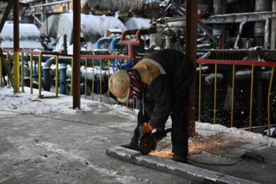 Missili russi colpiscono una centrale termoelettrica in Ucraina: ingenti danni e blackout energetico