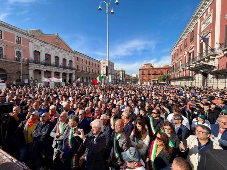 gli agricoltori in piazza prefettura a bari