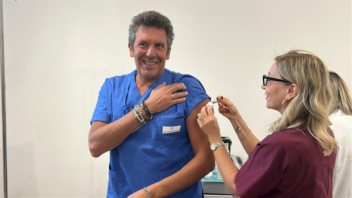 Policlinico di Bari, via alla campagna vaccinale contro l’influenza per gli operatori sanitari