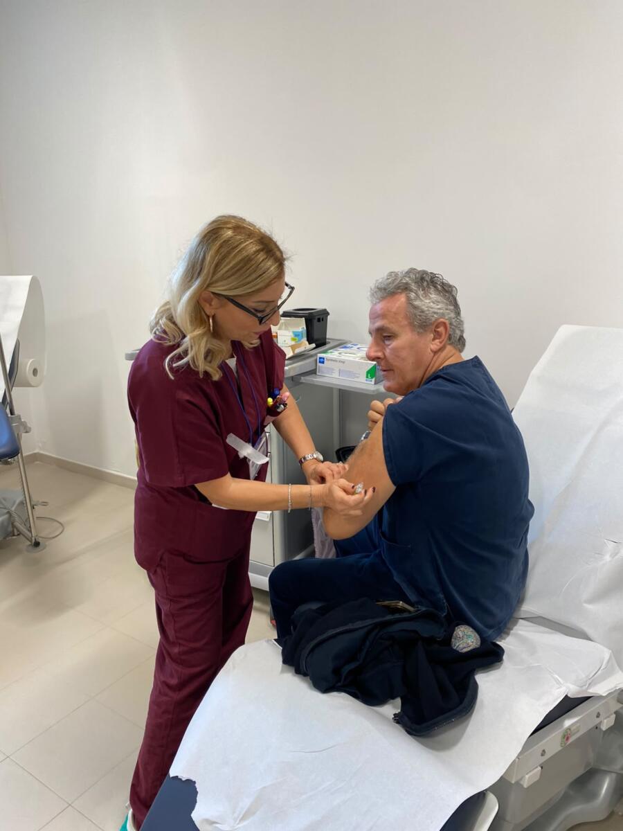 Policlinico di Bari, via alla campagna vaccinale contro l’influenza per gli operatori sanitari