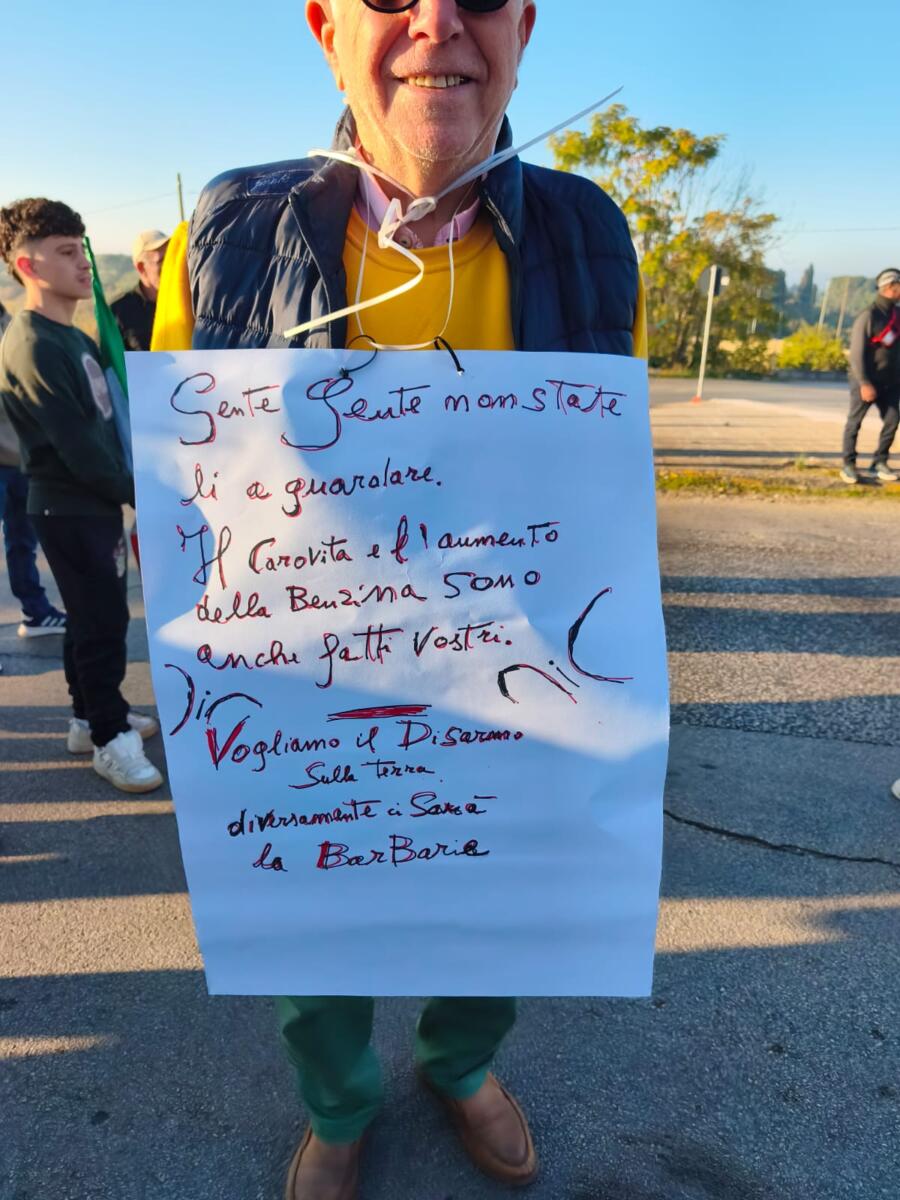 Caro vita, le proteste non si fermano in Puglia: agricoltori e autotrasportatori in piazza a Bitonto – FOTO e VIDEO