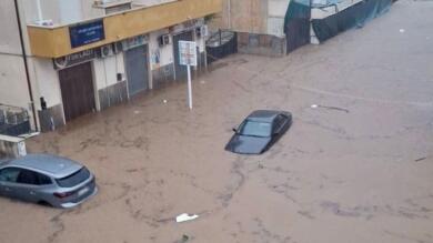 Alluvione a Lipari: esondano i torrenti, fango nelle case e strade interrotte – VIDEO