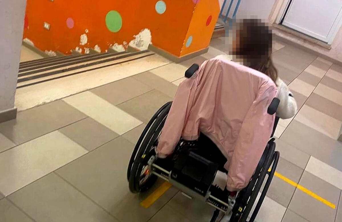 Vico del Gargano, lo sfogo social di una mamma: «Scuola inaccessibile a mia figlia disabile» Vico del Gargano, lo sfogo social di una mamma: «Scuola inaccessibile a mia figlia disabile»