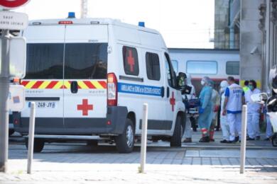 Francia, spari nella scuola media ad Aubagne: feriti il preside e un docente, fermato un 14enne