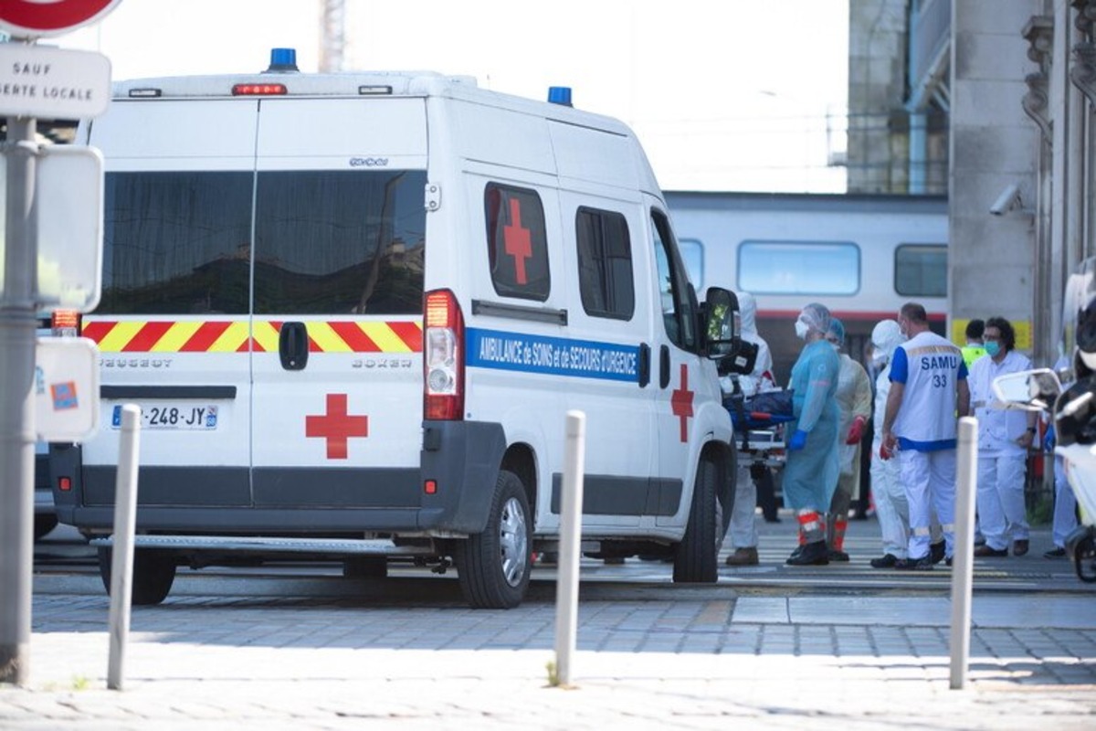 Francia, spari nella scuola media ad Aubagne: feriti il preside e un docente, fermato un 14enne Francia, spari nella scuola media ad Aubagne: feriti il preside e un docente, fermato un 14enne
