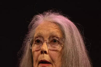 Nobel per la Letteratura 2026 assegnato alla poetessa canadese Anne Carson
