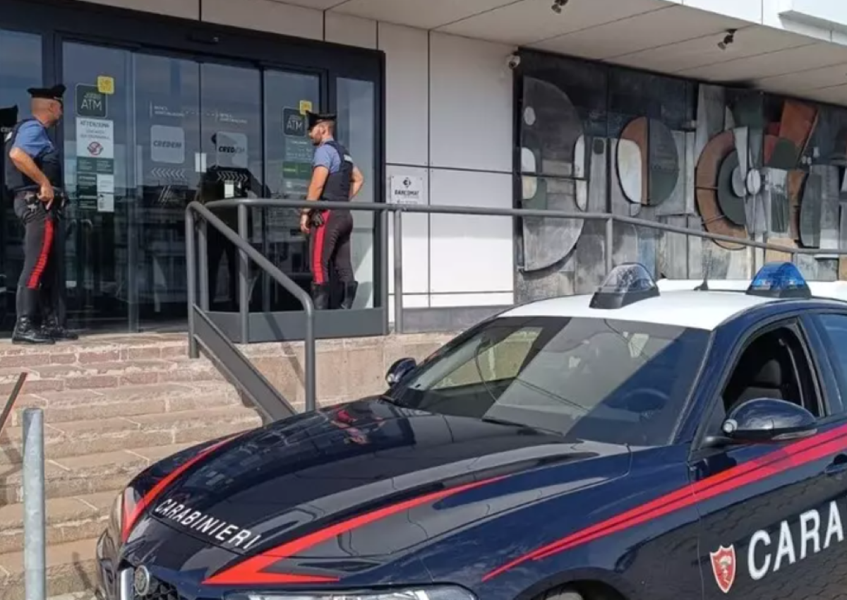 Assalto con ostaggi al Credem di Cento: colpo da 120mila euro, arrestato 55enne a Brindisi Assalto con ostaggi al Credem di Cento: colpo da 120mila euro, arrestato 55enne a Brindisi