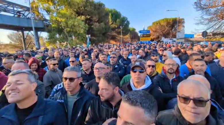 assemblea lavoratori ex ilva taranto
