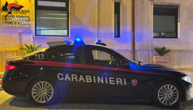 Insegue l’ex moglie e la minaccia fino alla caserma: 41enne arrestato a Massafra