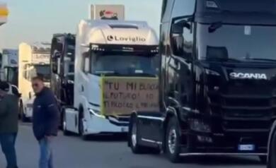 Scioperi e presìdi dei Tir in Puglia, l’allarme di Coldiretti: «Fiori a rischio macero alla vigilia di Ognissanti»