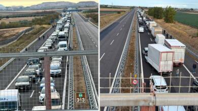 Caro carburante, protesta dei tir dal Foggiano al Brindisino: «Mille euro in più ogni 4 giorni»