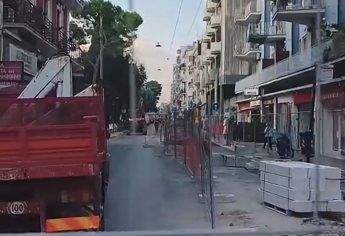 Bari, cantieri Brt su corso Benedetto Croce: negozi in crisi e ambulanze bloccate. Residenti esasperati Bari, cantieri Brt su corso Benedetto Croce: negozi in crisi e ambulanze bloccate. Residenti esasperati