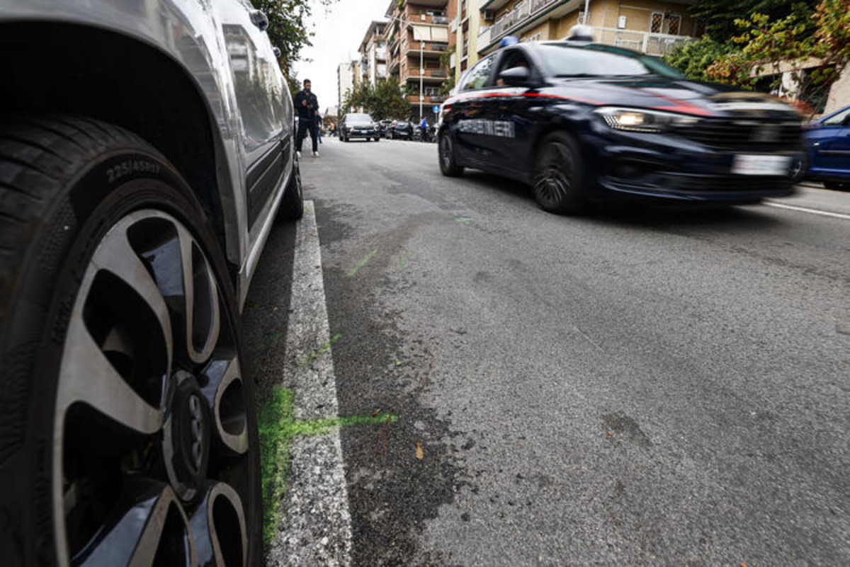 Roma, fermati i due della “banda della minicar”: entrambi minorenni, confessano davanti al pm Roma, fermati i due della “banda della minicar”: entrambi minorenni, confessano davanti al pm
