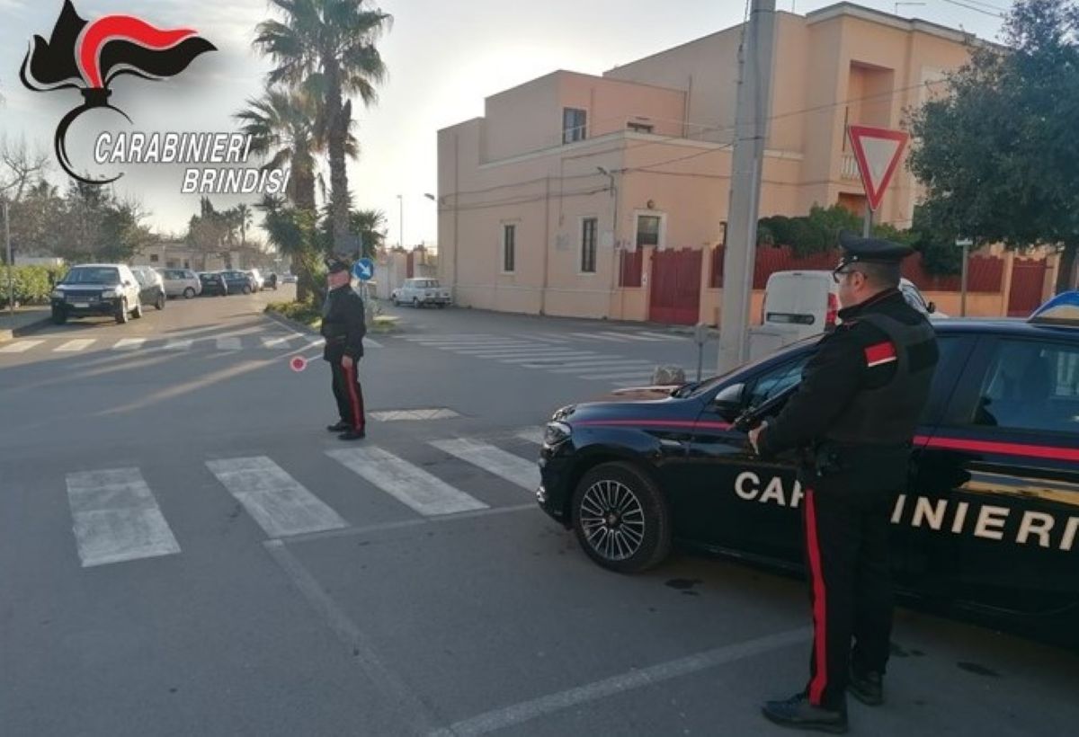 Torre Santa Susanna, si invaghisce della vicina di casa e la perseguita: arrestato un 53enne Torre Santa Susanna, si invaghisce della vicina di casa e la perseguita: arrestato un 53enne