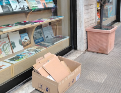 Bari, mancata raccolta di carta e cartoni: la protesta dei commercianti