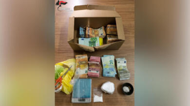 Palagiano, in casa nasconde cocaina e circa 19mila euro in contanti: arrestato un 21enne