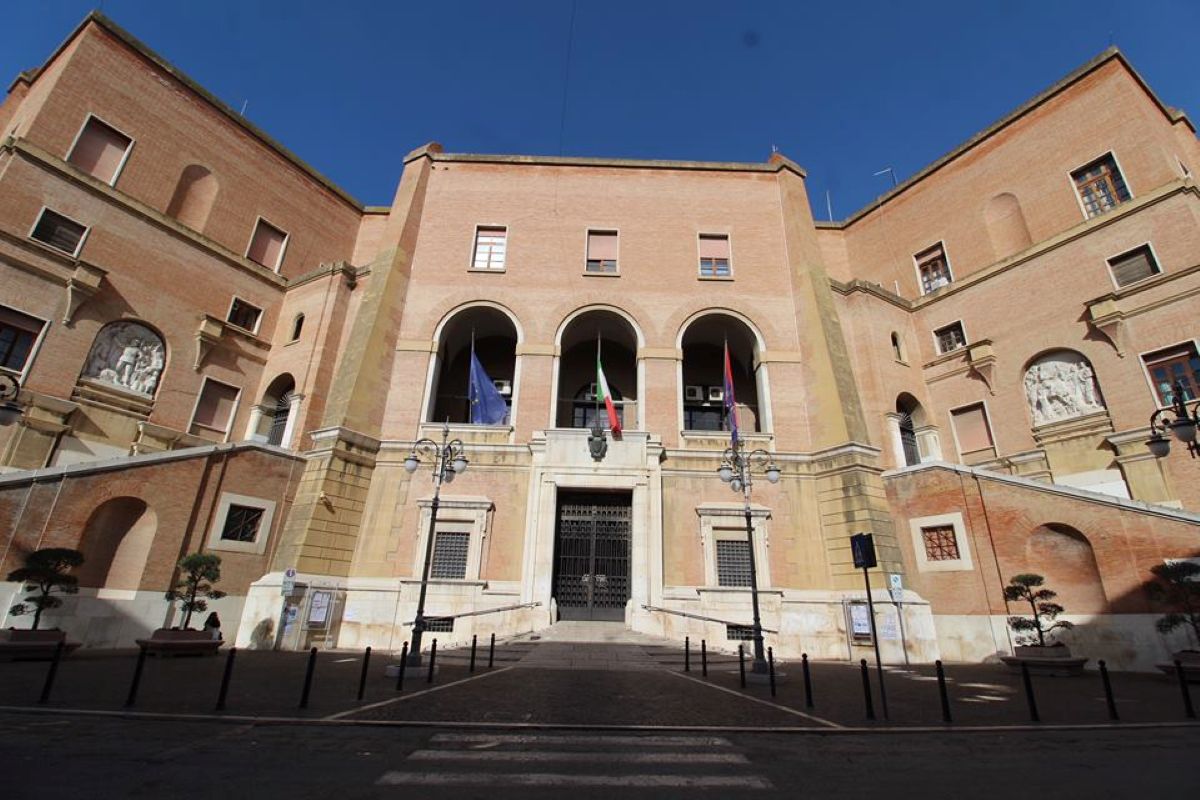 Bufera al Comune di Foggia, esposto contro il capo di Gabinetto: acquisti personali pagati dall’Ente Bufera al Comune di Foggia, esposto contro il capo di Gabinetto: acquisti personali pagati dall’Ente