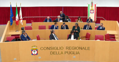Puglia, casse quasi vuote alla Regione: via libera al Rendiconto ma è scontro sui conti in Consiglio