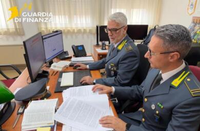 Negozio di scarpe e due officine meccaniche abusive, blitz della Guardia di finanza nel Salento