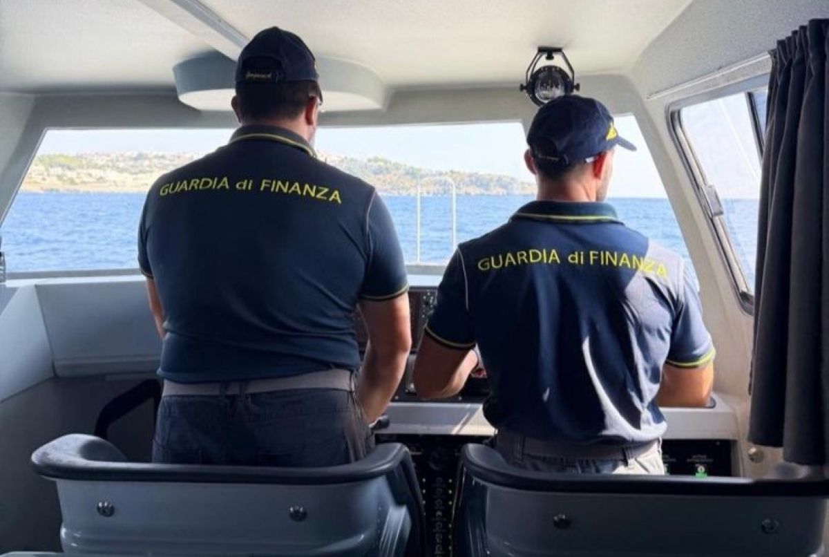 Capo di Leuca, barca privata utilizzata abusivamente per il trasporto di turisti: maxi multa Capo di Leuca, barca privata utilizzata abusivamente per il trasporto di turisti: maxi multa