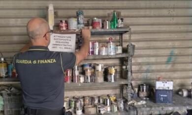 Andria, carrozzeria chiusa da anni ma continua a lavorare in un garage: scatta il sequestro