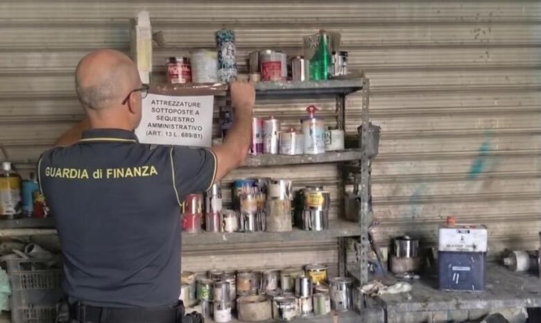 controllo guardia di finanza carrozzeria abusiva