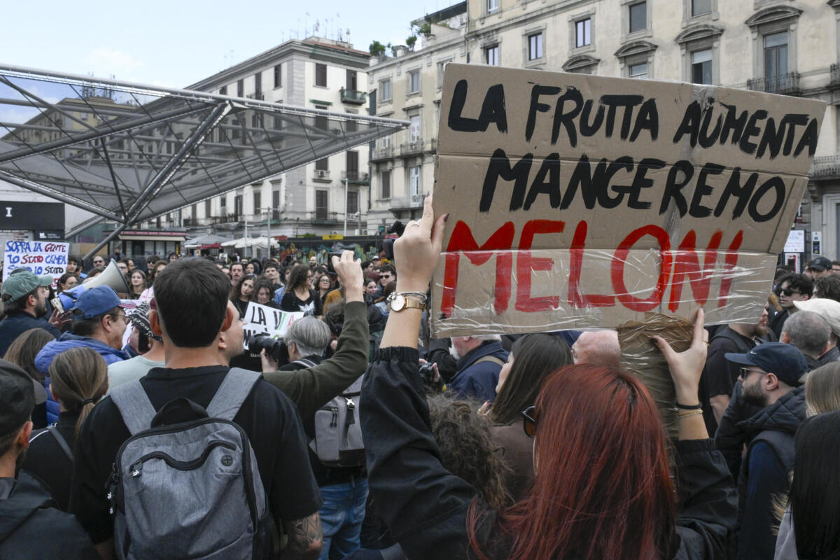 Piazze in rivolta a Torino e Roma: scontri, bloccate le sedi del potere e l’allarme di Mattarella Piazze in rivolta a Torino e Roma: scontri, bloccate le sedi del potere e l’allarme di Mattarella