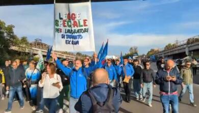 Ex Ilva, tute blu in marcia a Taranto: sciopero di 24 ore. Occupato un tratto della statale – VIDEO