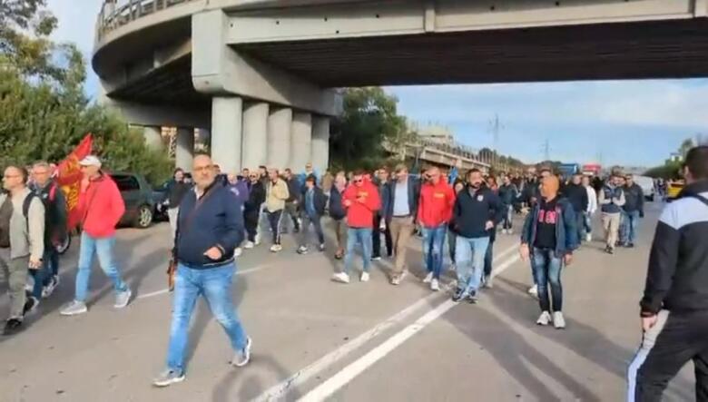 corteo lavoratori ilva in sciopero