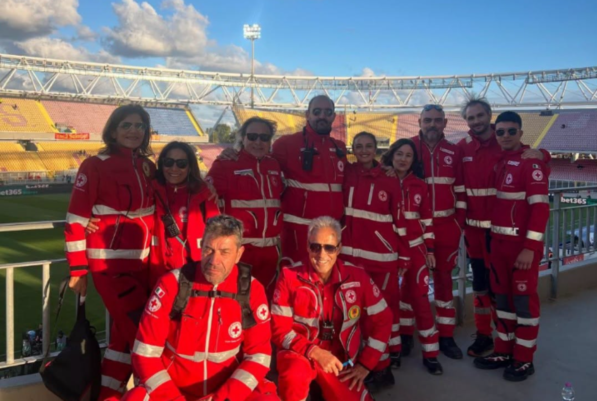 Malore sugli spalti durante Lecce-Juventus: tifoso 60enne salvato dai volontari della Croce Rossa Malore sugli spalti durante Lecce-Juventus: tifoso 60enne salvato dai volontari della Croce Rossa