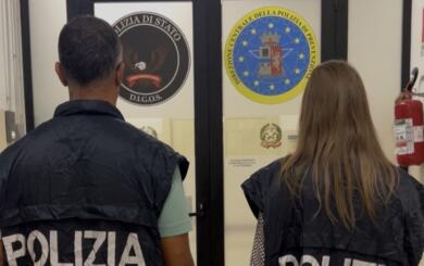 Manifestazione a Bari, controlli in centro: giovanissimi trovati con passamontagna e petardi