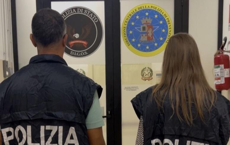 agenti della digos