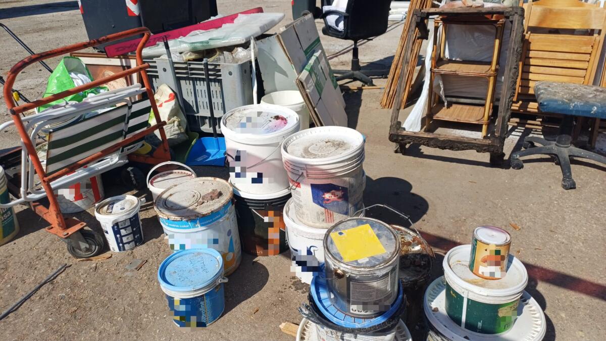 Bari, scoperta una discarica abusiva di oltre 740 metri quadrati: denunciato uno svuota cantine – FOTO