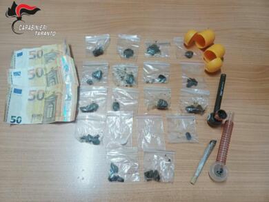 Manduria, sorpreso con dosi di hashish e banconote da 50 euro false: arrestato un 21enne