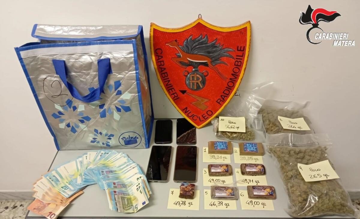 Fermati dopo un inseguimento sulla provinciale in Basilicata, avevano un chilo di droga: due arresti Fermati dopo un inseguimento sulla provinciale in Basilicata, avevano un chilo di droga: due arresti