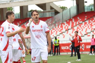Serie C, il Bari torna al successo: Giugliano battuto 2-0 al San Nicola, in gol Butic e Maggiore