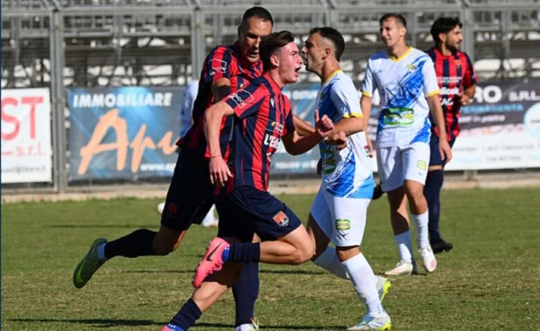 esultanza calciatori taranto