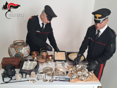 Auto rubata e argenteria a bordo: denunciati in Salento un 39enne e un 20enne