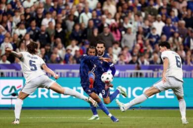 Nations League, Bastoni risponde all’eurogol di Olise: Francia-Italia 1-1