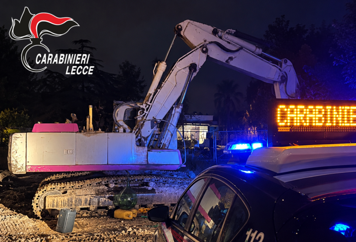 Sorpresi a rubare carburante in un cantiere stradale nel Salento, arrestati due uomini di 33 e 39 anni Sorpresi a rubare carburante in un cantiere stradale nel Salento, arrestati due uomini di 33 e 39 anni