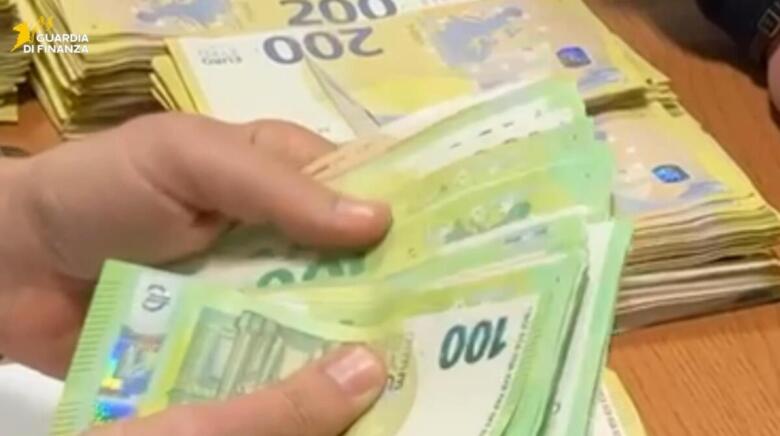 guardia di finanza soldi