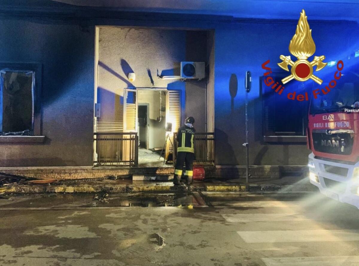 Galatone, incendio in casa nella notte: soccorsi fratello e sorella, inagibile l’edificio Galatone, incendio in casa nella notte: soccorsi fratello e sorella, inagibile l’edificio