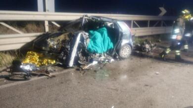 Tragedia sulla Ss 16 nel Foggiano, scontro frontale tra due auto: muore un 64enne, un ferito