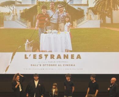 Bari, l’accoglienza del Galleria per la prima de “L’Estranea” del regista coratino Paolo Strippoli – VIDEO