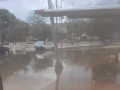 Bari allagata: fognatura nera in tilt al porticciolo di Santo Spirito dopo le piogge